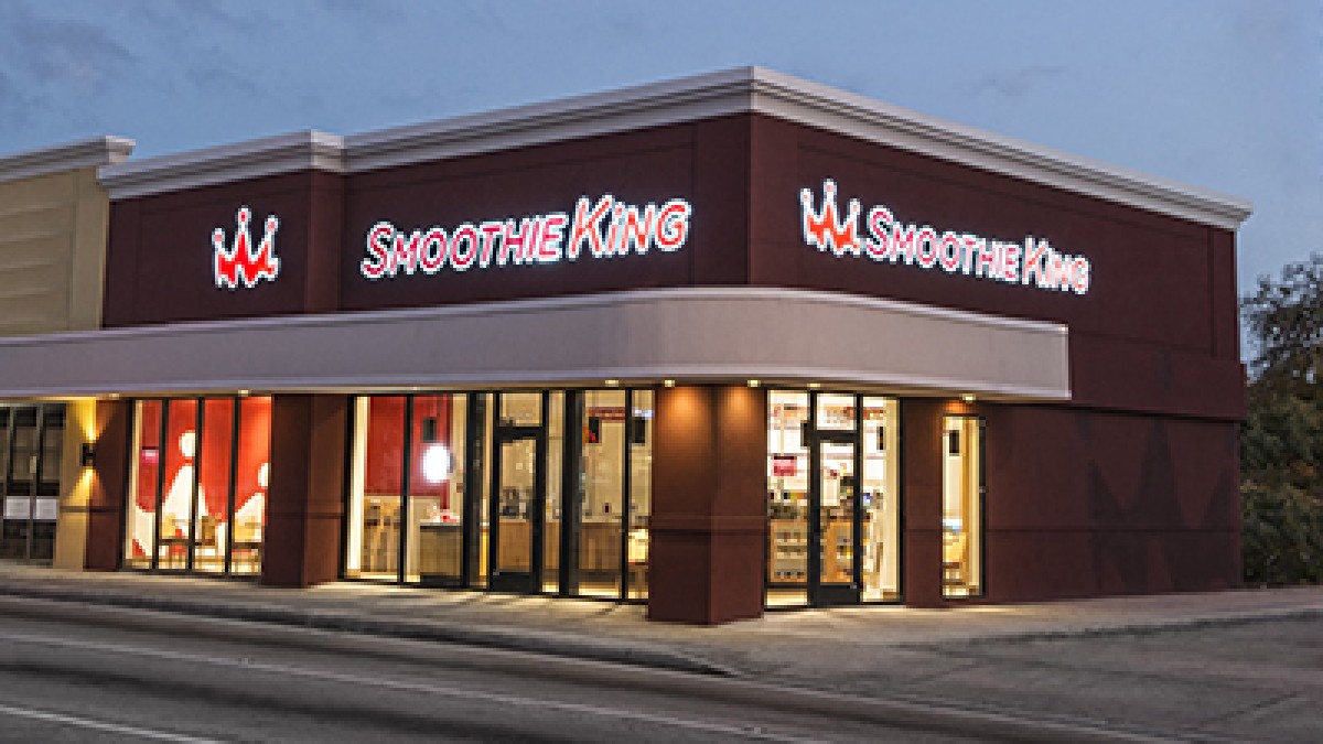 Smoothie King Celebrates New Smoothie King Center With “3-Point Play”  Franchise Incentive - Food & Beverage Magazine