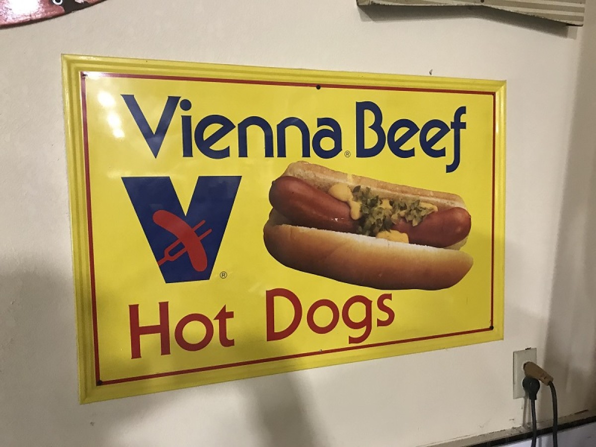 Milwaukee Brewers: Vienna Beef to supply hot dogs, menu at restaurant